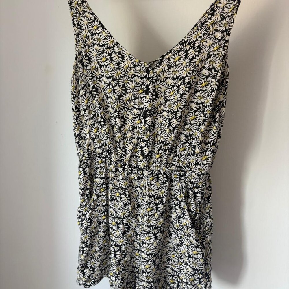Complot Floral Romper Size M- Pre owned very good condition